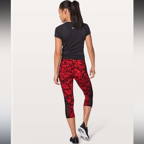 Lululemon Train Times Crop *21"
CarmineTrue Red Black / Black - Picture 2 of 8